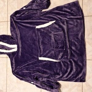 L Yescool purple like new long sleeve wearable blanket. One size